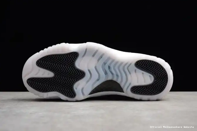 Official Maikesneakers 